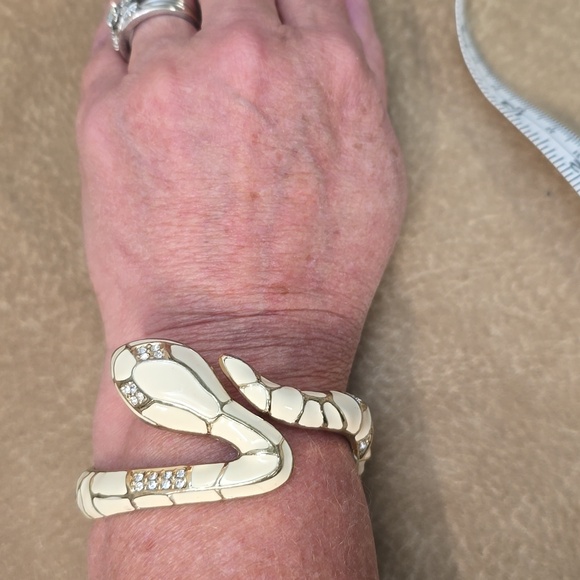 Sensational Gold-Tone Crystal Rhynestone Creme Enamel COBRA Snake Cuff Braceelet - Picture 3 of 8